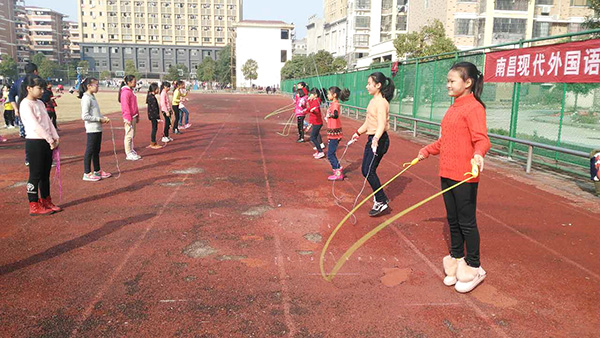 现外象湖校区举行2—6年级学生冬季跳绳比赛