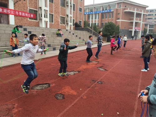 现外象湖校区组织学生开展跳绳比赛